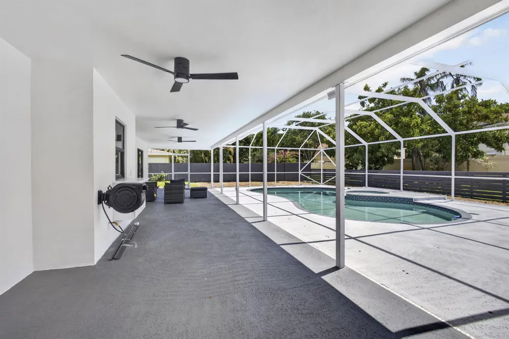 8111 W Lake Drive Lake Clarke Shores, FL 33406