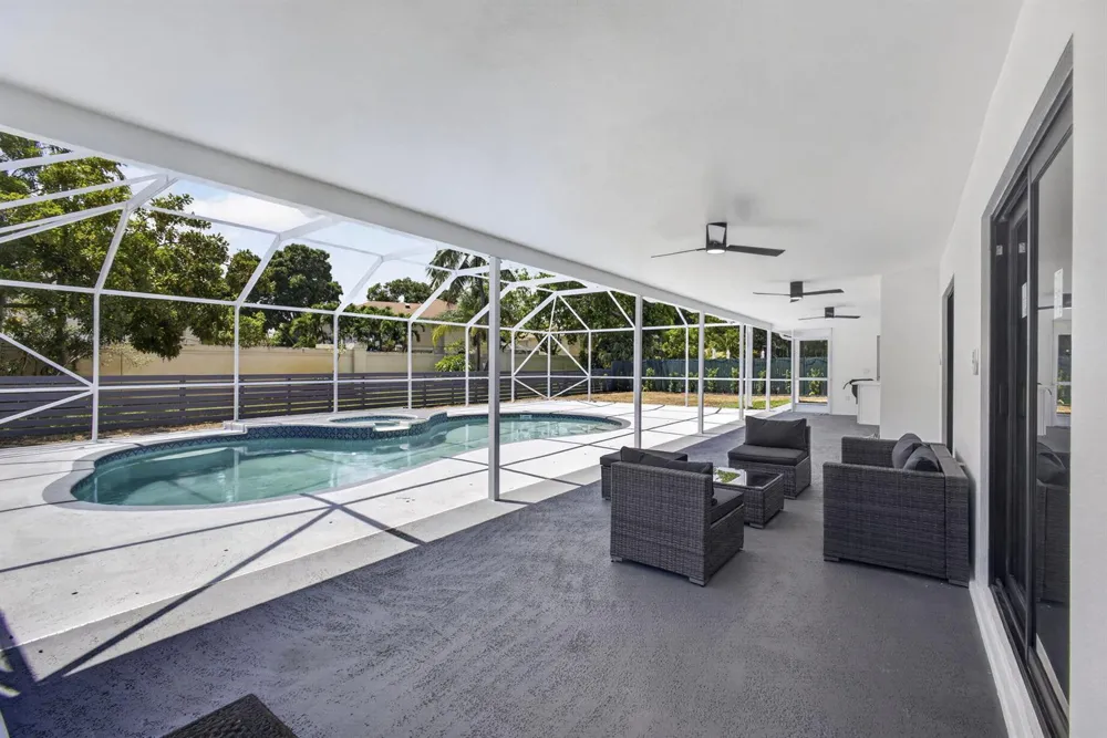 8111 W Lake Drive Lake Clarke Shores, FL 33406