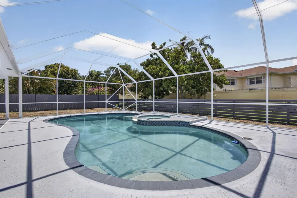 8111 W Lake Drive Lake Clarke Shores, FL 33406