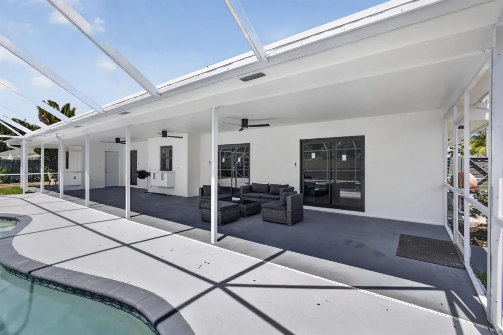 8111 W Lake Drive Lake Clarke Shores, FL 33406