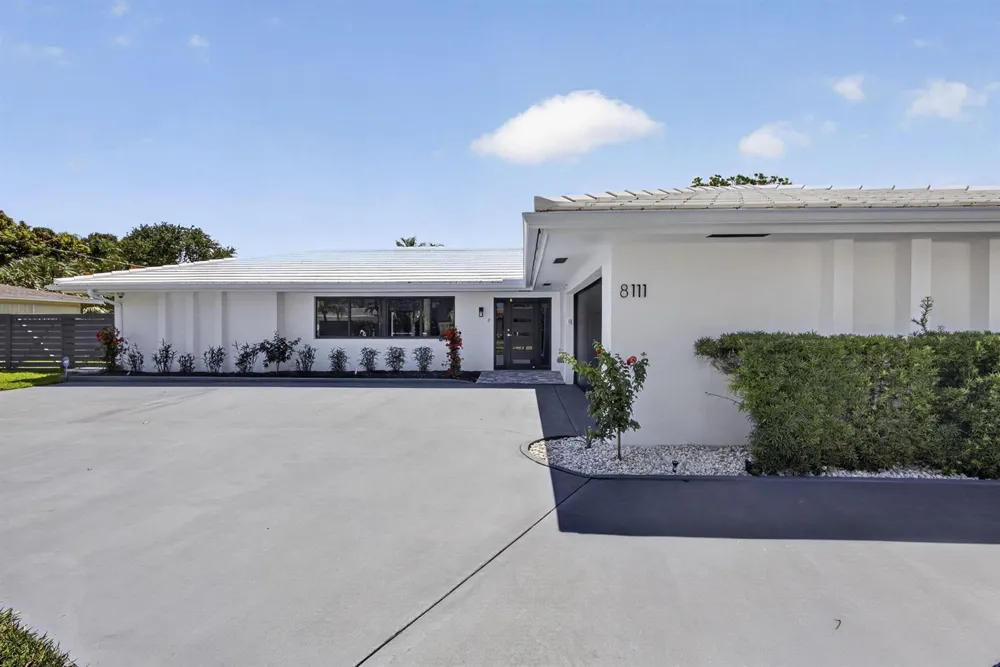 8111 W Lake Drive Lake Clarke Shores, FL 33406