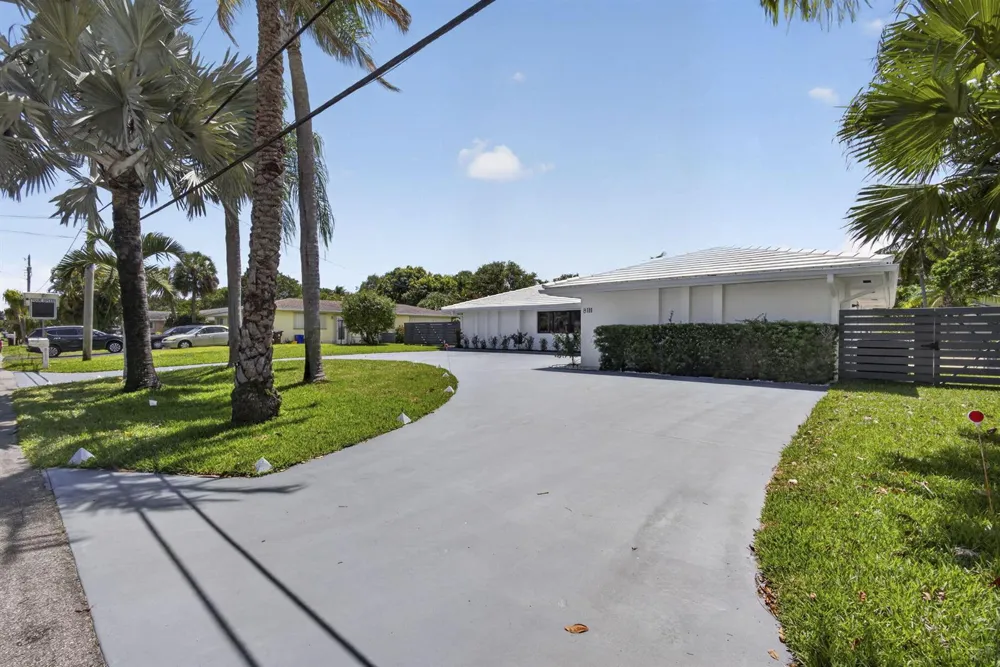 8111 W Lake Drive Lake Clarke Shores, FL 33406
