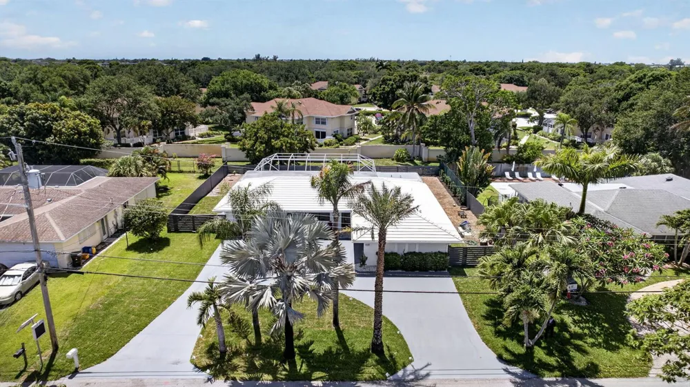 8111 W Lake Drive Lake Clarke Shores, FL 33406
