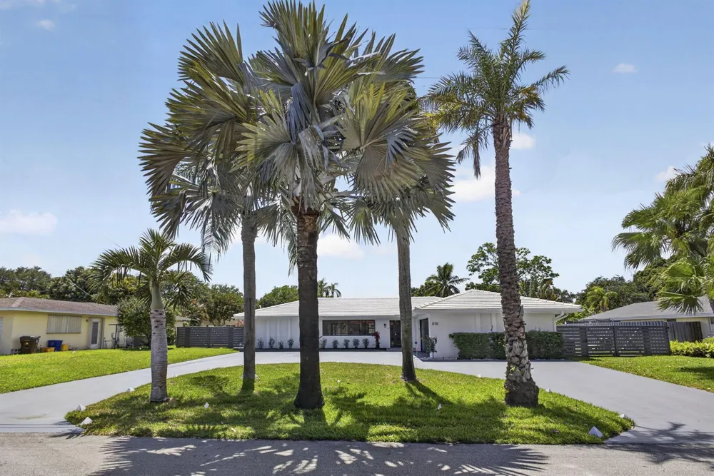 8111 W Lake Drive Lake Clarke Shores, FL 33406