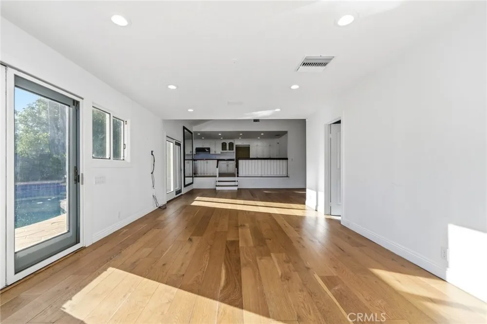 23721 Sarda Road Valencia, CA 91355