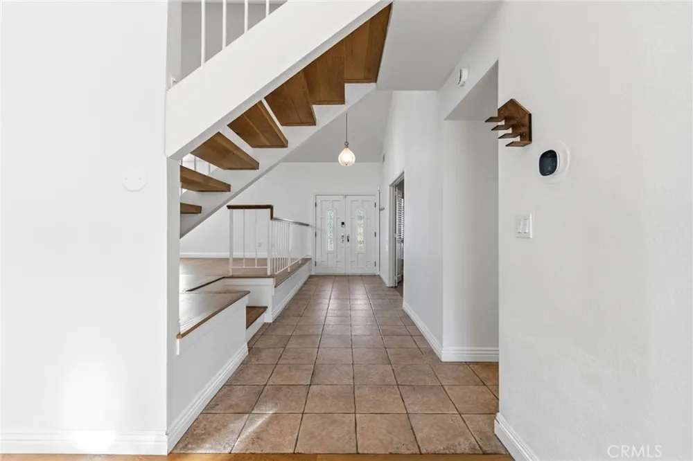 23721 Sarda Road Valencia, CA 91355