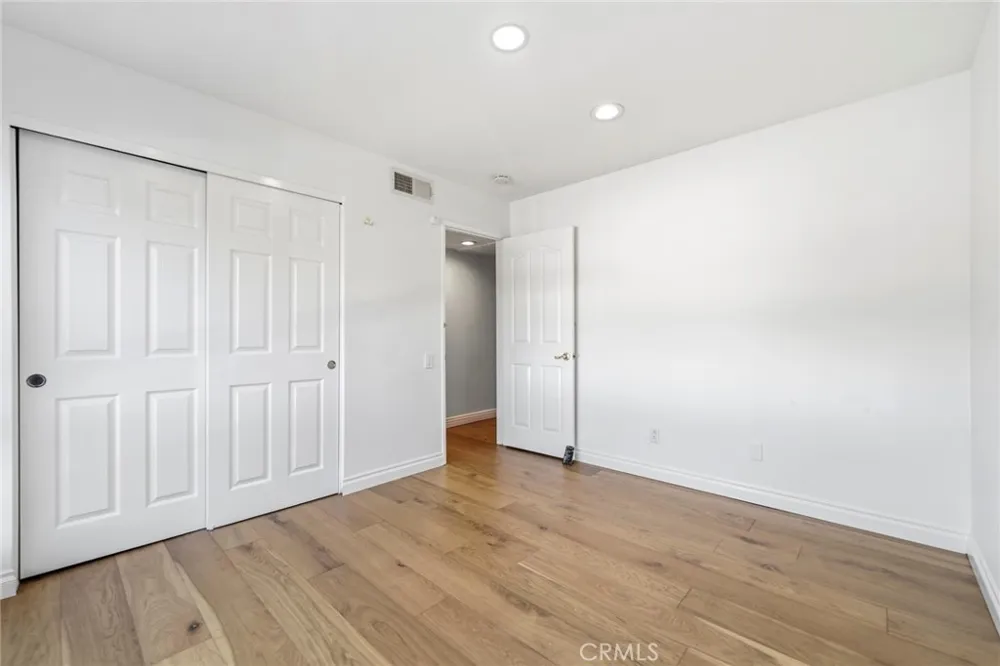 23721 Sarda Road Valencia, CA 91355