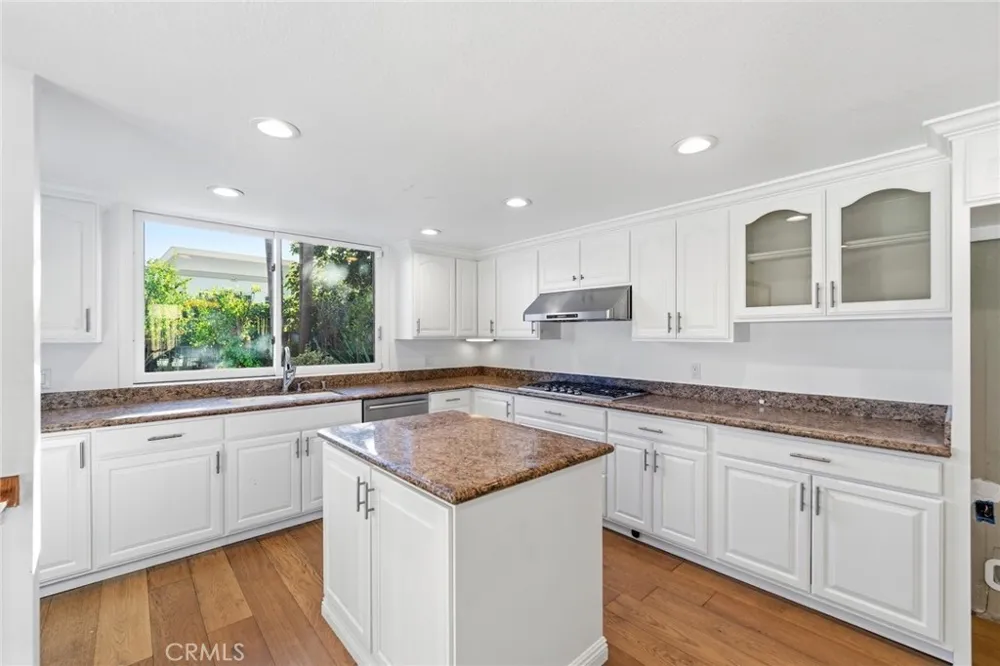 23721 Sarda Road Valencia, CA 91355