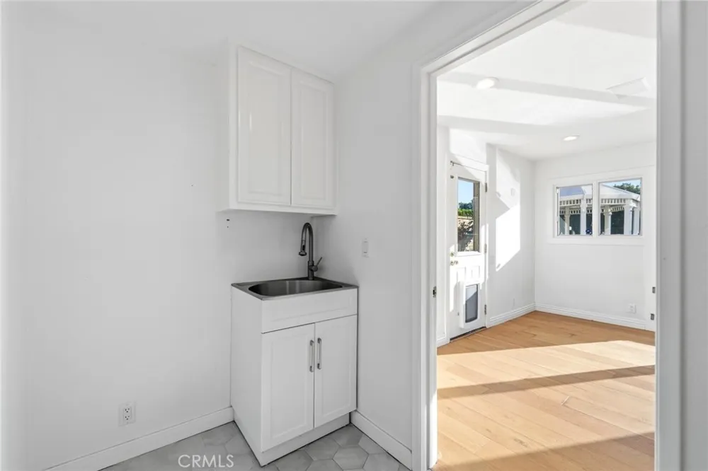 23721 Sarda Road Valencia, CA 91355