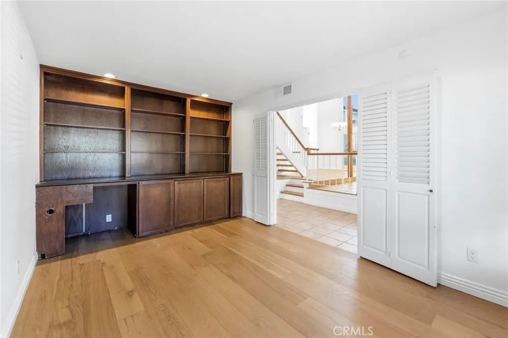 23721 Sarda Road Valencia, CA 91355