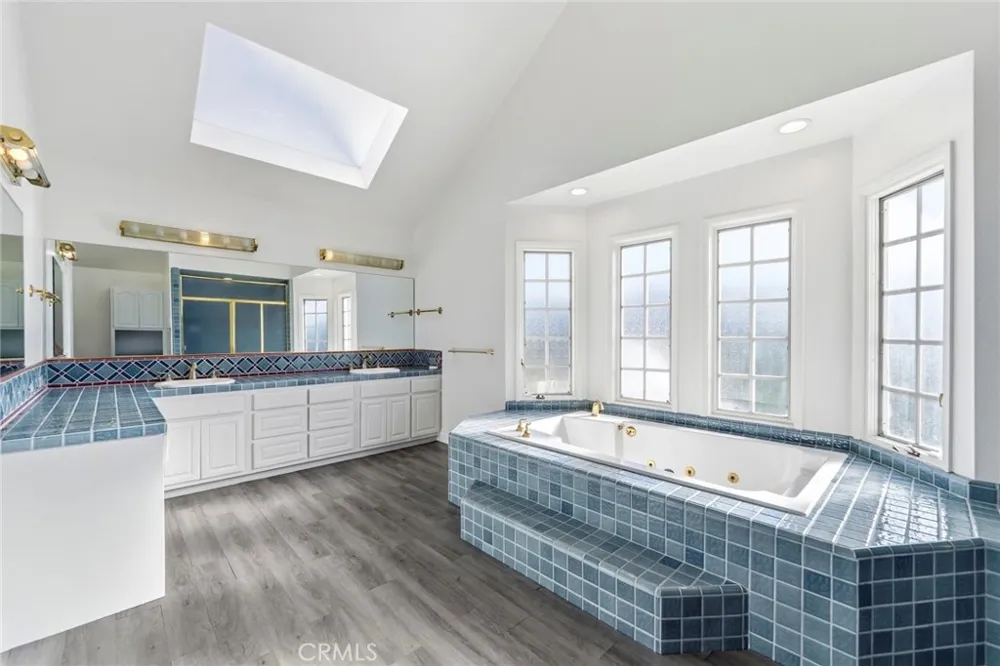 23721 Sarda Road Valencia, CA 91355