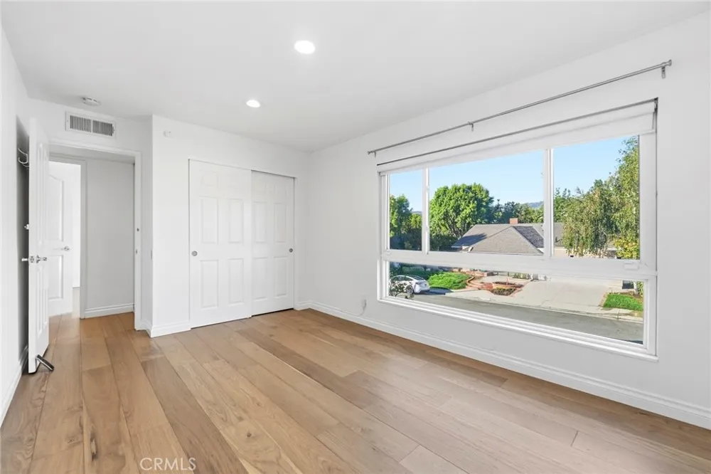 23721 Sarda Road Valencia, CA 91355