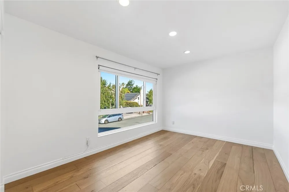 23721 Sarda Road Valencia, CA 91355