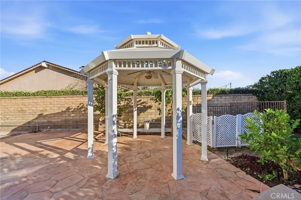 23721 Sarda Road Valencia, CA 91355