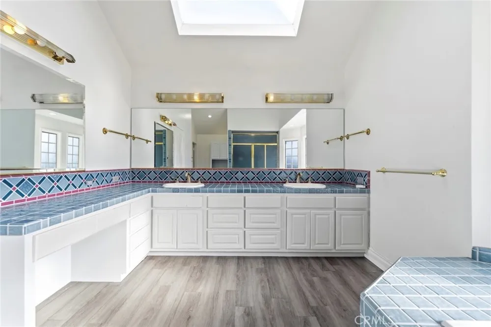 23721 Sarda Road Valencia, CA 91355
