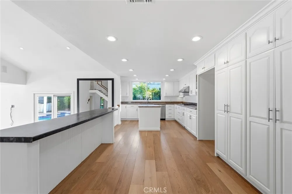 23721 Sarda Road Valencia, CA 91355