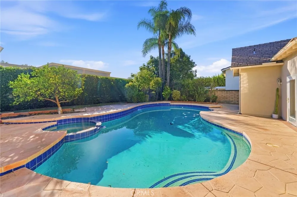 23721 Sarda Road Valencia, CA 91355