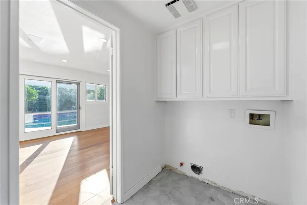 23721 Sarda Road Valencia, CA 91355