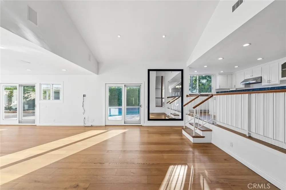 23721 Sarda Road Valencia, CA 91355