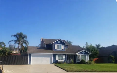 1176 W Buxton