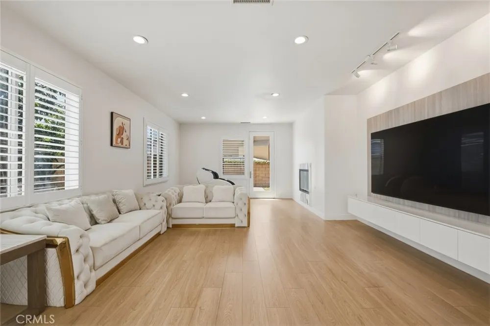 1018 Smiderle Loop Ontario, CA 91764