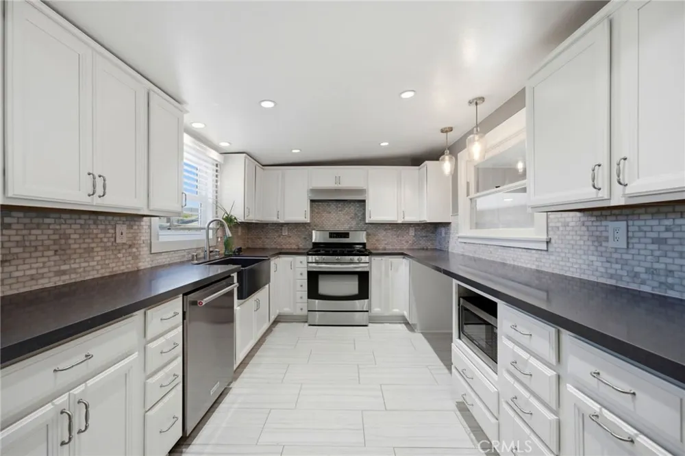 3364 Cedar Riverside, CA 92501