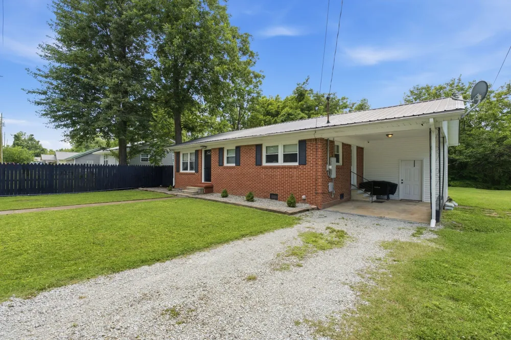 226 N Pine St Hohenwald, TN 38462