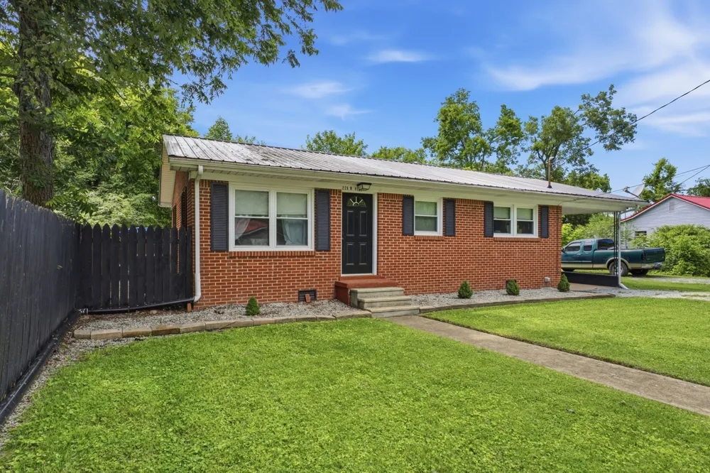 226 N Pine St Hohenwald, TN 38462