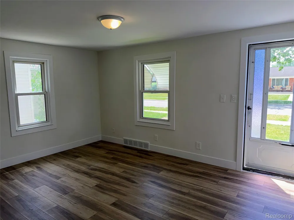 14424 Borgman Street Oak Park City, MI 48237