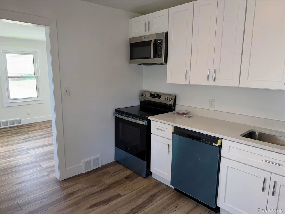 14424 Borgman Street Oak Park City, MI 48237