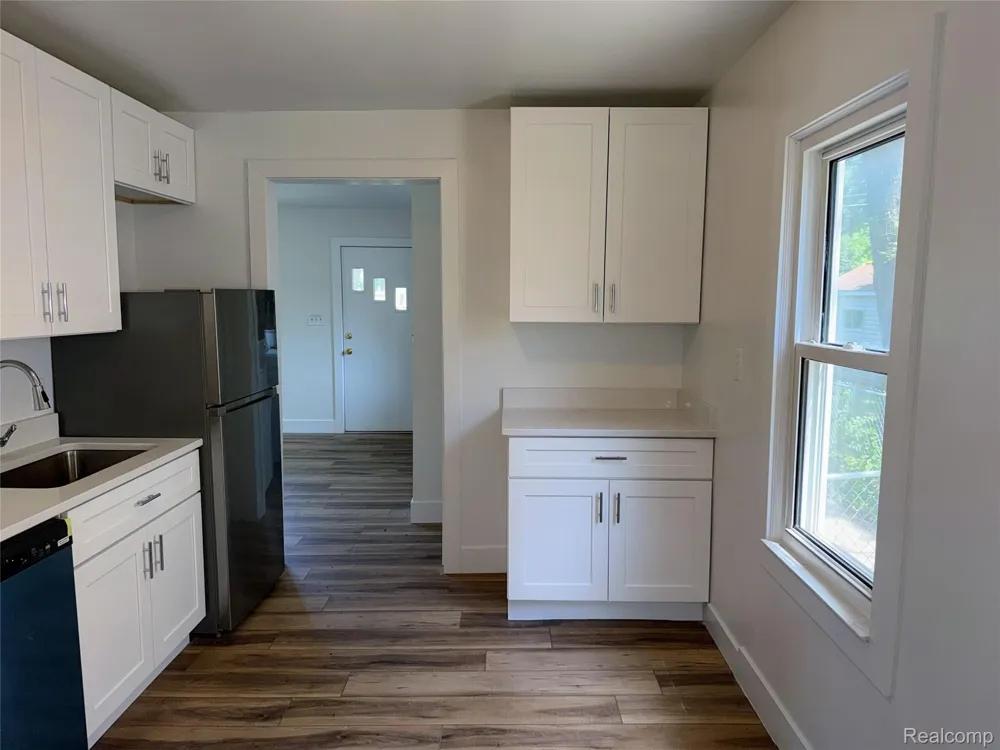 14424 Borgman Street Oak Park City, MI 48237