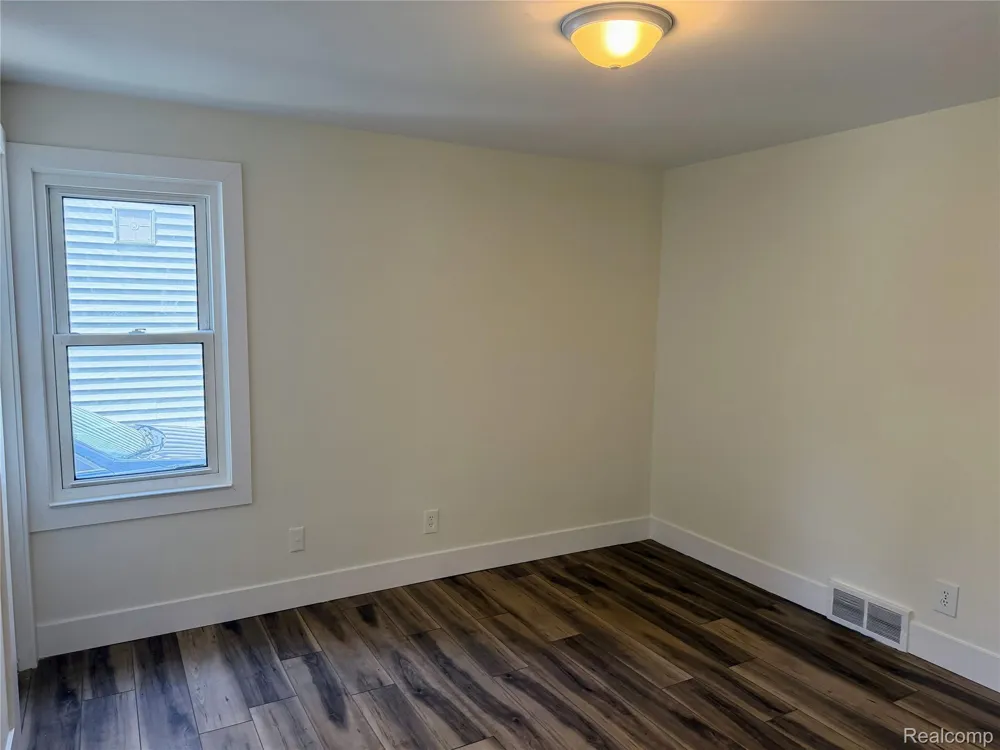14424 Borgman Street Oak Park City, MI 48237