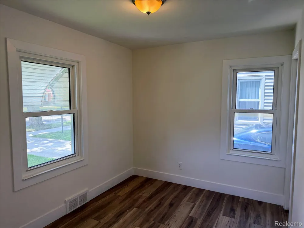14424 Borgman Street Oak Park City, MI 48237