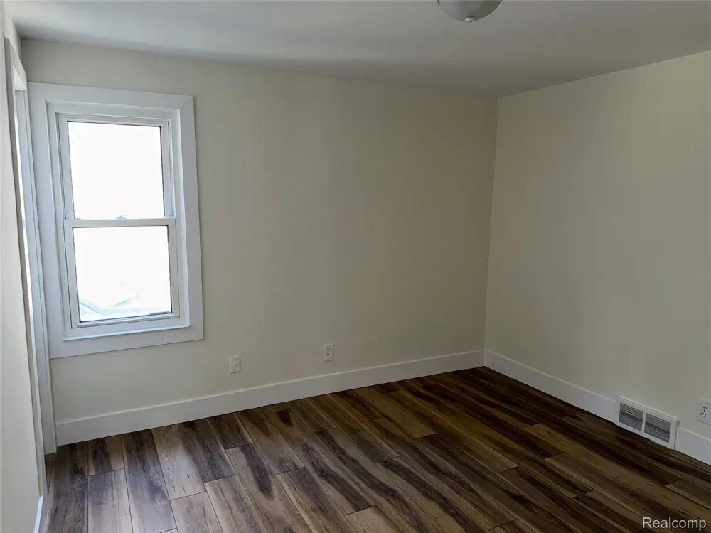 14424 Borgman Street Oak Park City, MI 48237
