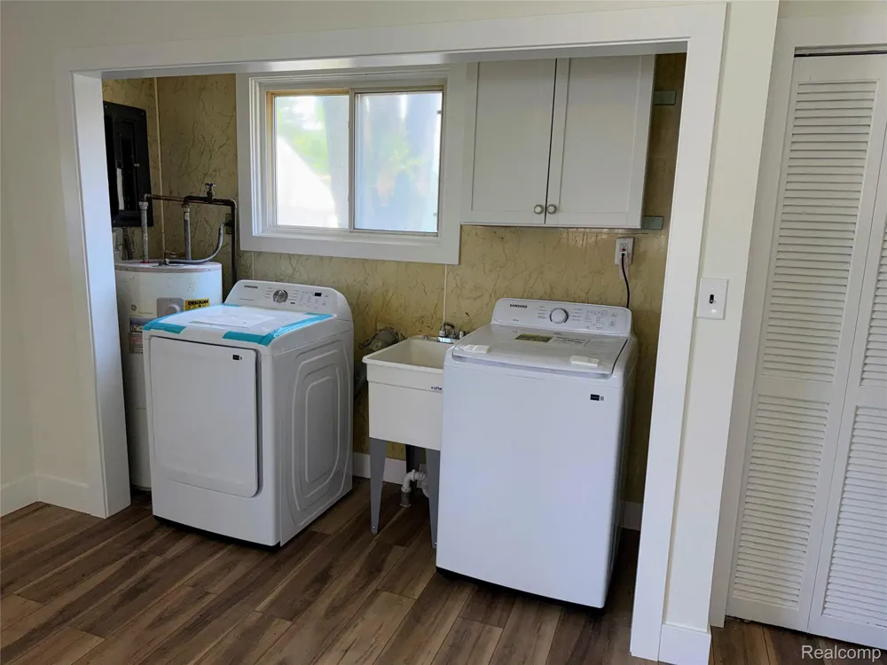 14424 Borgman Street Oak Park City, MI 48237