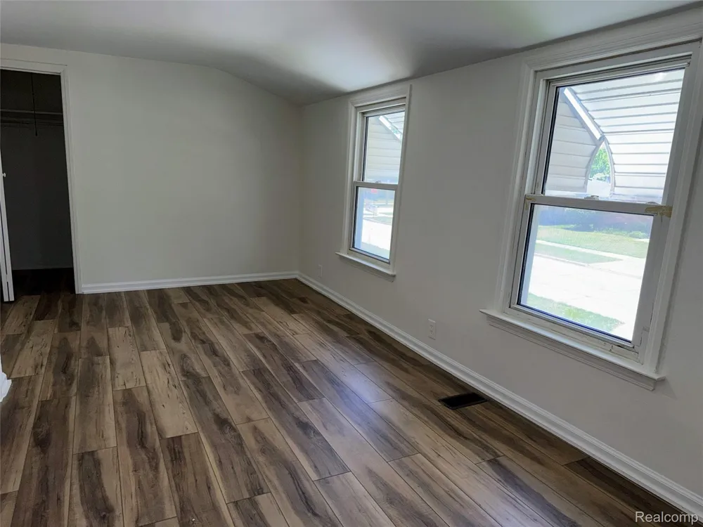 14424 Borgman Street Oak Park City, MI 48237