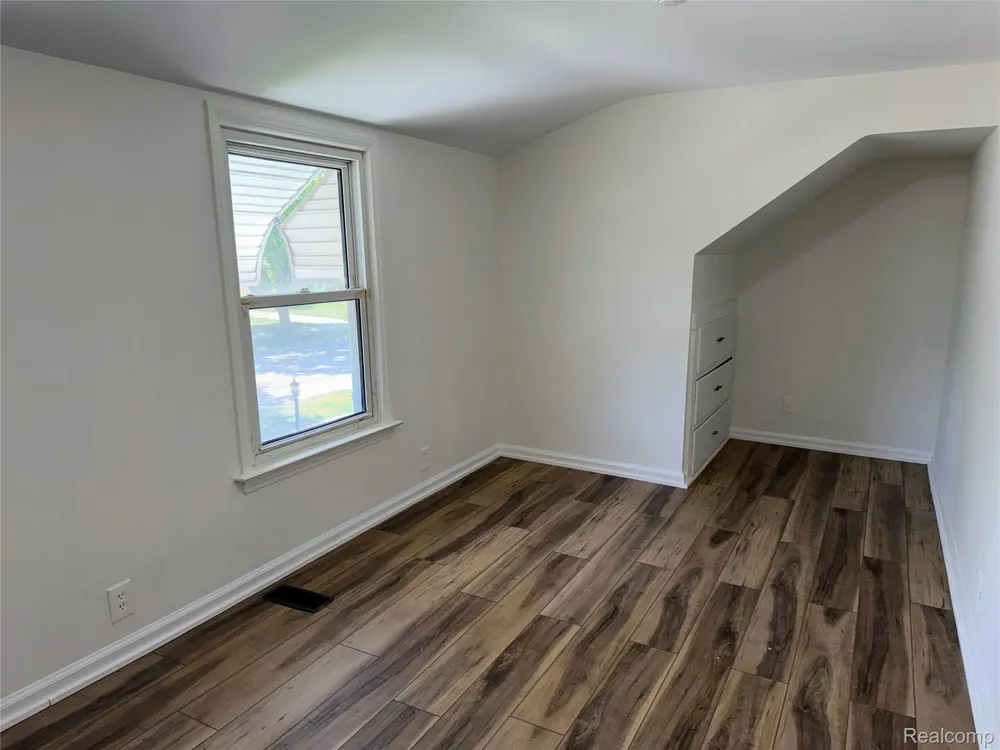 14424 Borgman Street Oak Park City, MI 48237