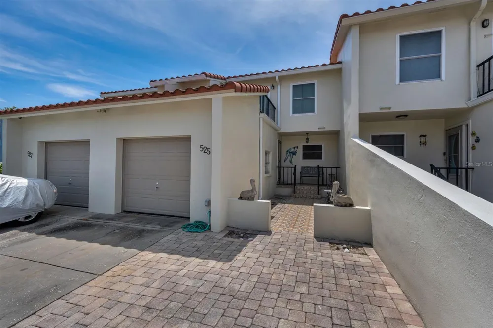 2700 BAYSHORE BOULEVARD #525 Dunedin, FL 34698