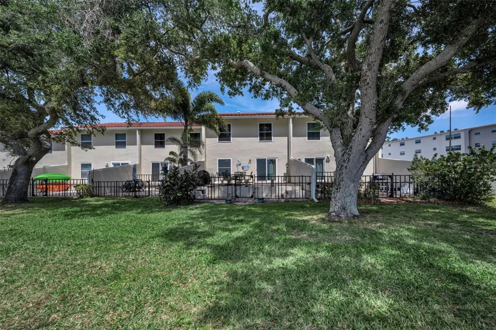 2700 BAYSHORE BOULEVARD #525 Dunedin, FL 34698