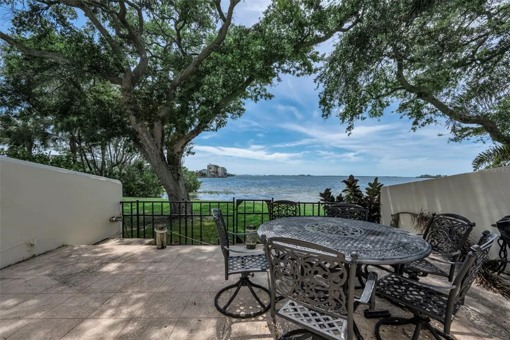 2700 BAYSHORE BOULEVARD #525 Dunedin, FL 34698