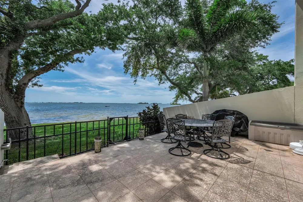2700 BAYSHORE BOULEVARD #525 Dunedin, FL 34698