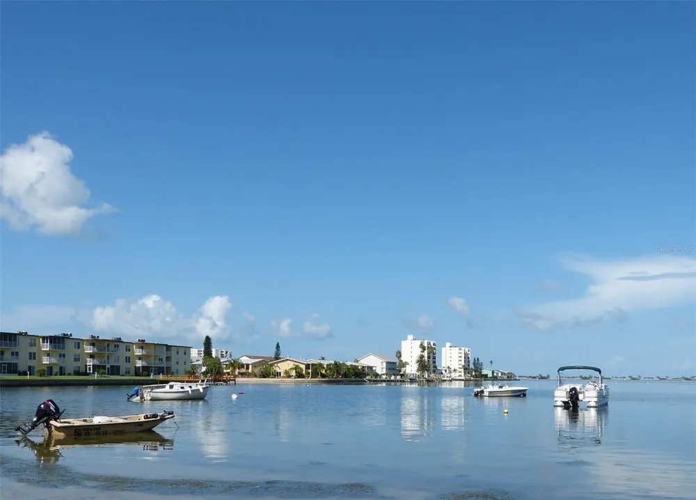 2700 BAYSHORE BOULEVARD #525 Dunedin, FL 34698