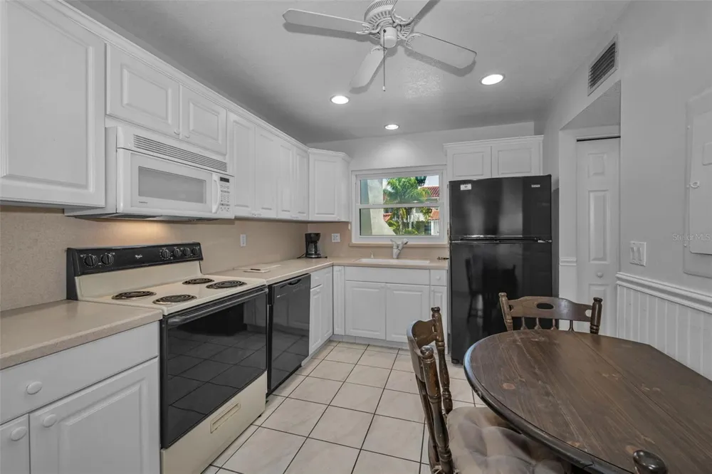 2700 BAYSHORE BOULEVARD #525 Dunedin, FL 34698
