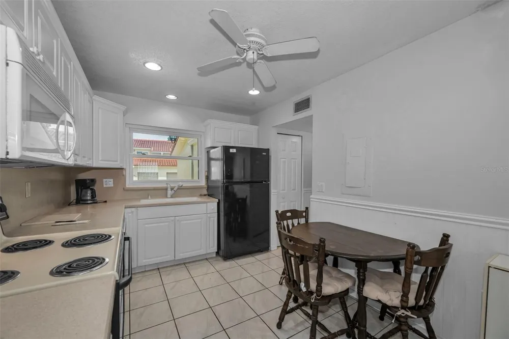 2700 BAYSHORE BOULEVARD #525 Dunedin, FL 34698