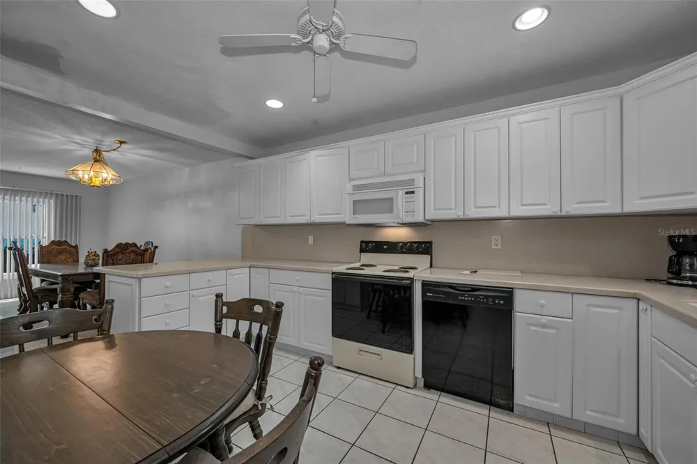 2700 BAYSHORE BOULEVARD #525 Dunedin, FL 34698