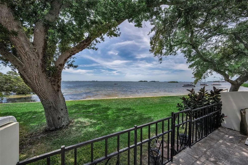 2700 BAYSHORE BOULEVARD #525 Dunedin, FL 34698