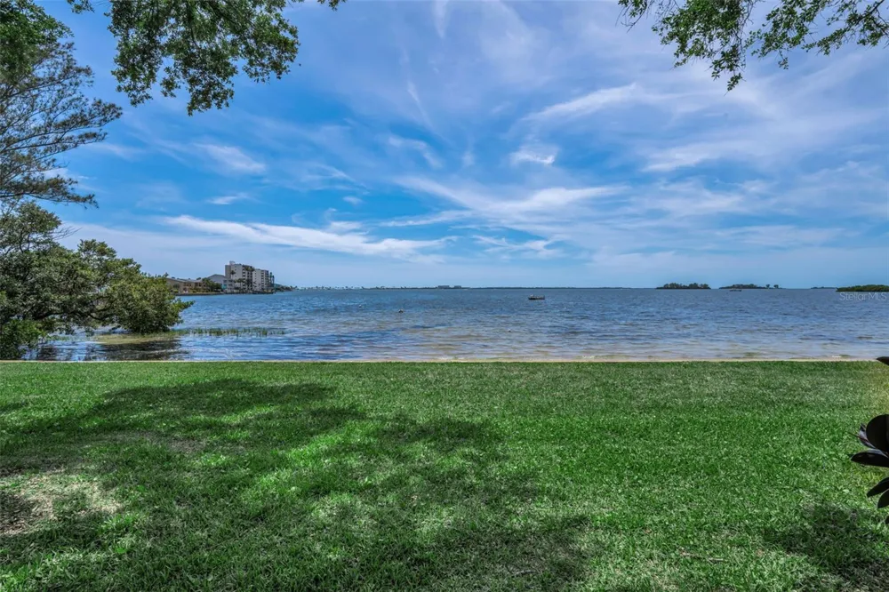2700 BAYSHORE BOULEVARD #525 Dunedin, FL 34698