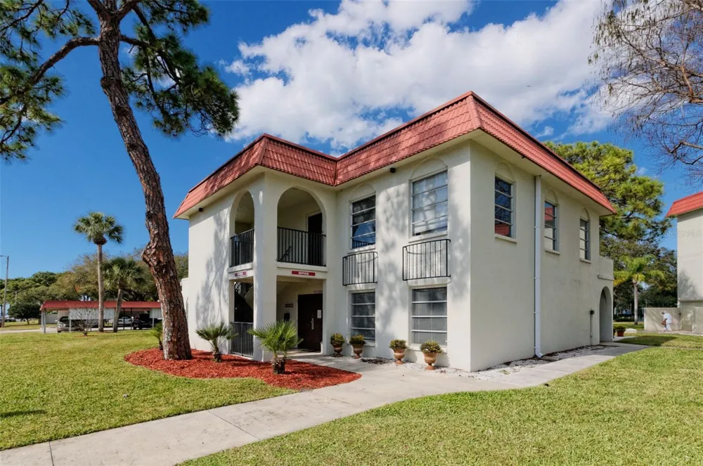 2700 BAYSHORE BOULEVARD #525 Dunedin, FL 34698