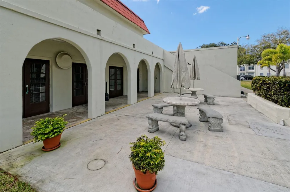 2700 BAYSHORE BOULEVARD #525 Dunedin, FL 34698