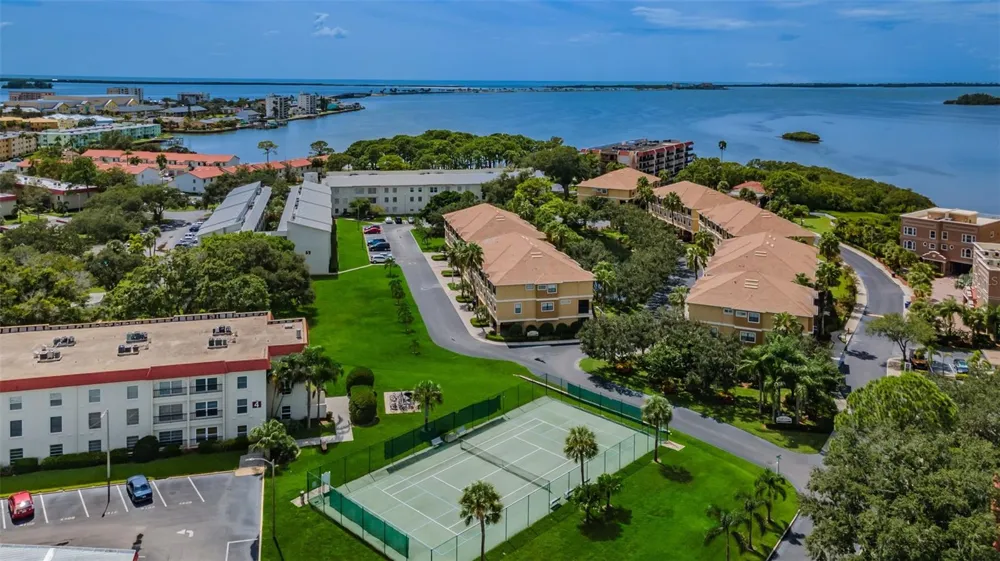2700 BAYSHORE BOULEVARD #525 Dunedin, FL 34698